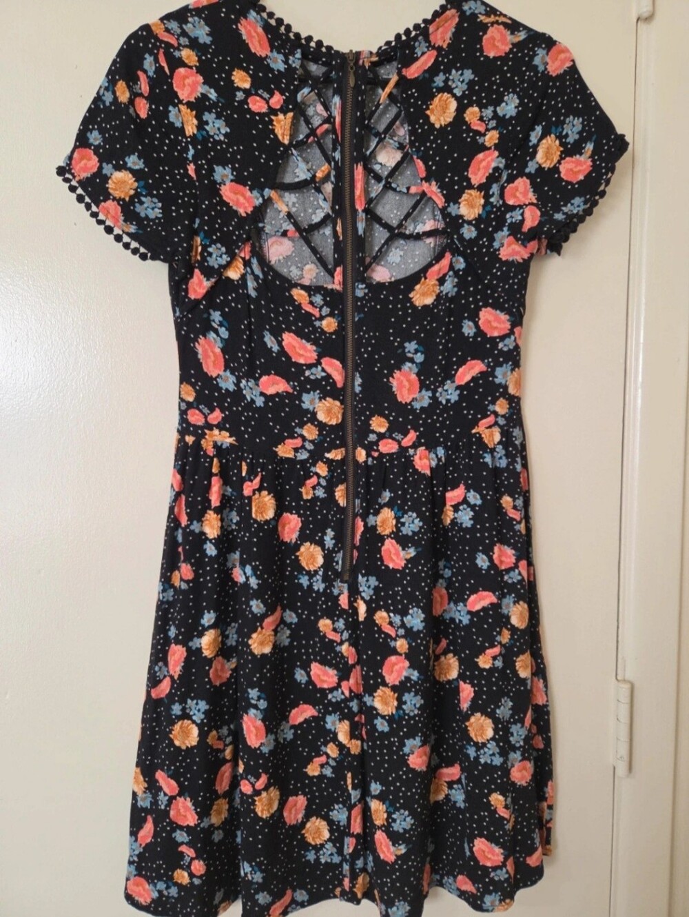 Black Floral Short-Sleeve Dress With Back Cut Out